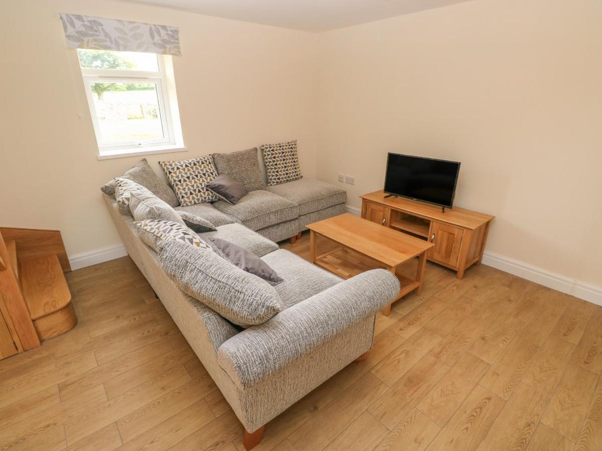 Woodpecker Barn Villa Pontyclun ภายนอก รูปภาพ