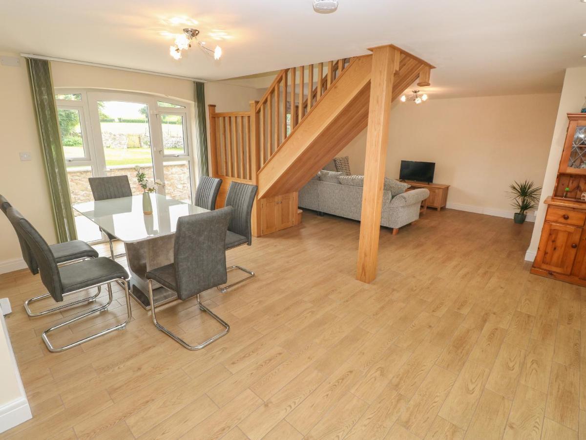 Woodpecker Barn Villa Pontyclun ภายนอก รูปภาพ