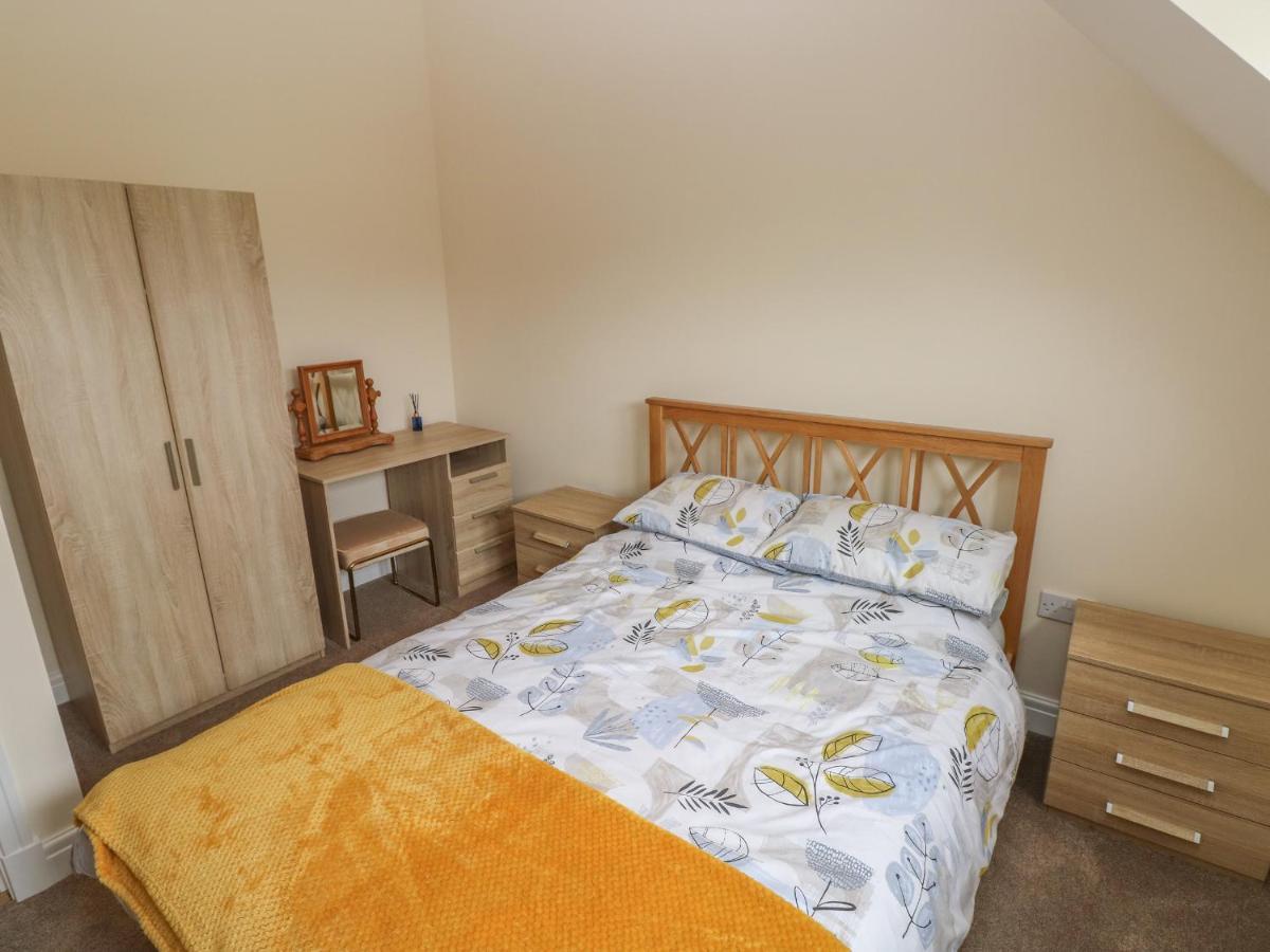 Woodpecker Barn Villa Pontyclun ภายนอก รูปภาพ
