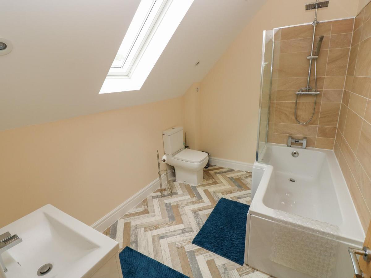 Woodpecker Barn Villa Pontyclun ภายนอก รูปภาพ